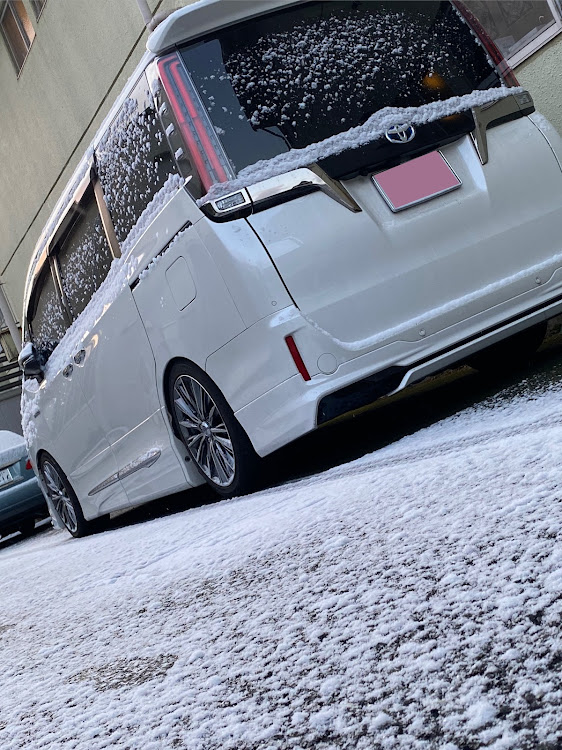 エスクァイアの雪道ドライブ・２月も宜しくお願いします・夜勤明け・ゆきつも❄☃に関するカスタム事例の投稿画像1枚目