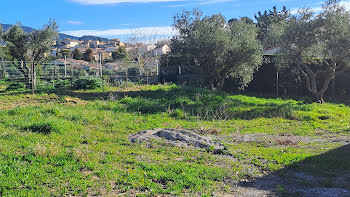 terrain à La Motte-d'Aigues (84)