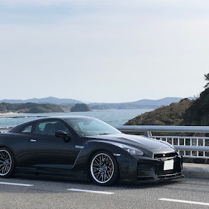 NISSAN GT-R