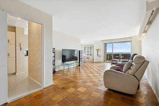 Appartement avec terrasse et piscine 2