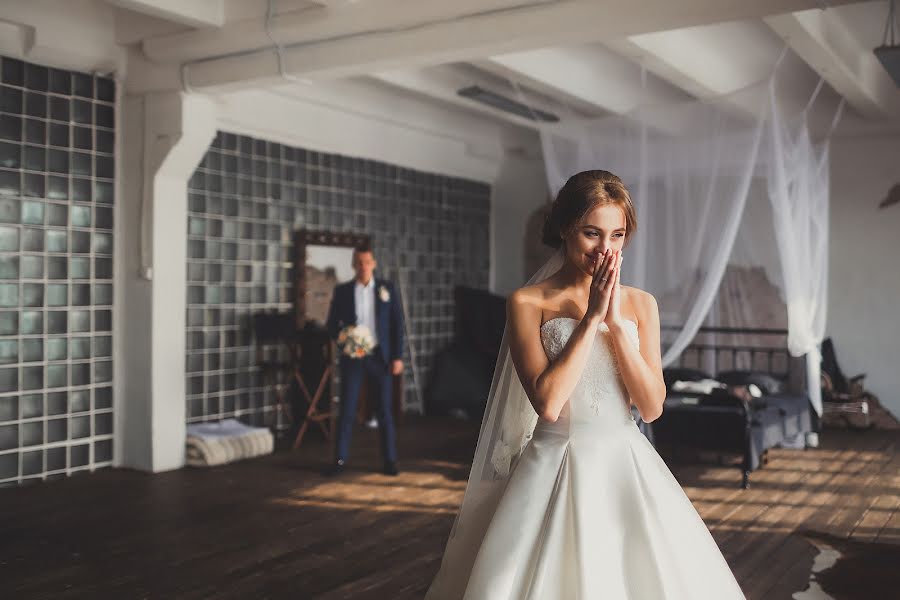 Fotógrafo de casamento Anna Bessonova (besson). Foto de 4 de abril 2017