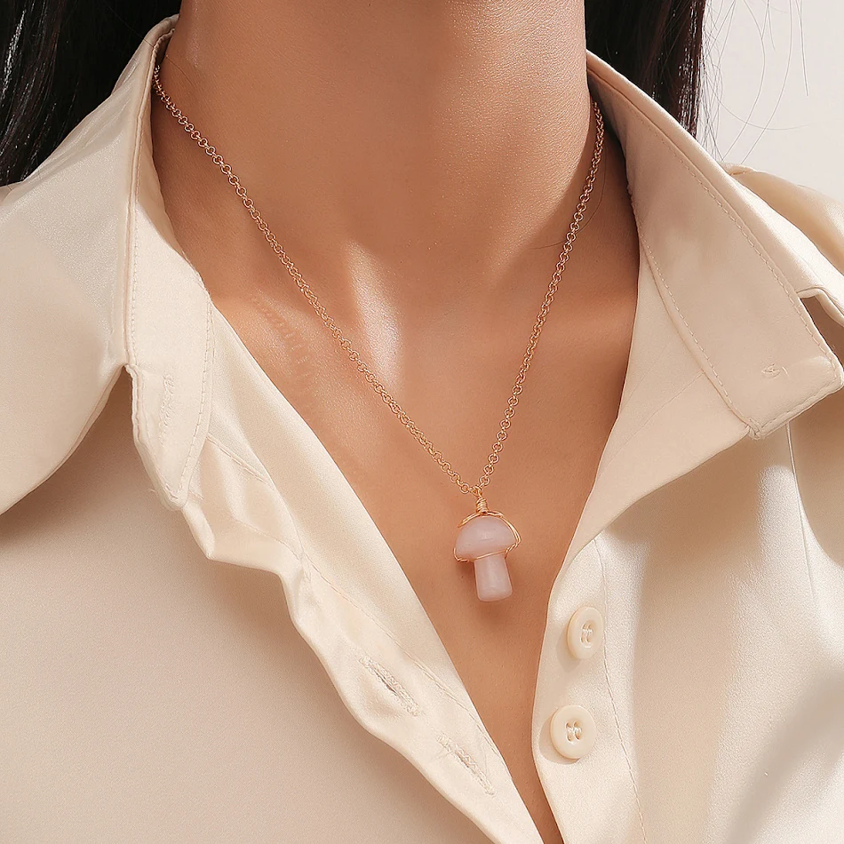Damesmode Mushroom Vormige Kristallen Hanger Ketting, een stijlvol sieraad dat je outfit compleet maakt. Een uniek en opvallend accessoire.