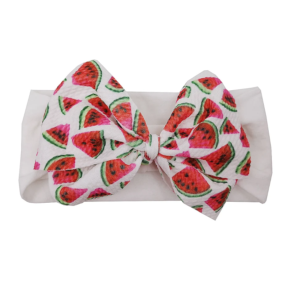 Kinder Großes Stirnband mit Aufdruck und Schleife. Bequem, stilvoll, und ideal für den täglichen Gebrauch, um Haare zu bändigen.
