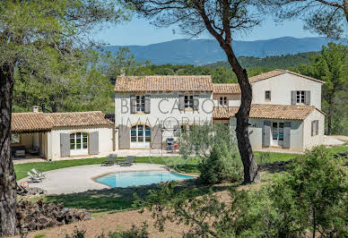 Maison avec piscine et terrasse 1