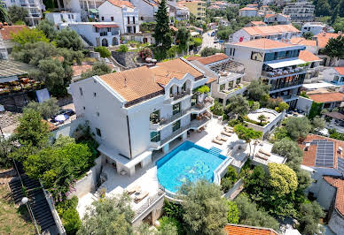 Villa with garden and terrace 2