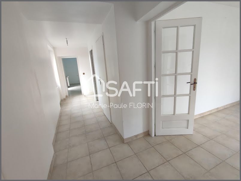 Vente maison 5 pièces 135 m² à Saint-Yrieix-la-Perche (87500), 137 500 €