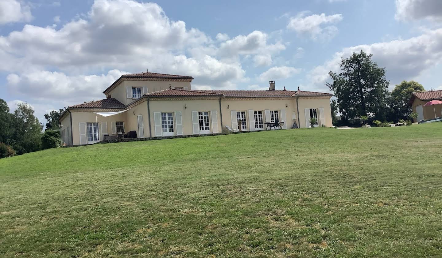 Property with pool La Romieu