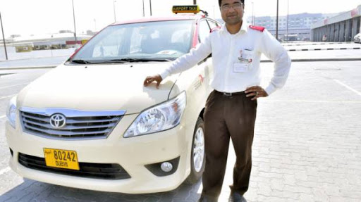 Một tài xế taxi ở Dubai