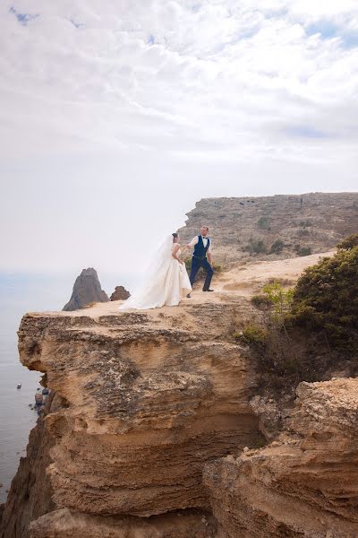 Fotografo di matrimoni Yana Romanova (romanovayana). Foto del 7 febbraio 2017