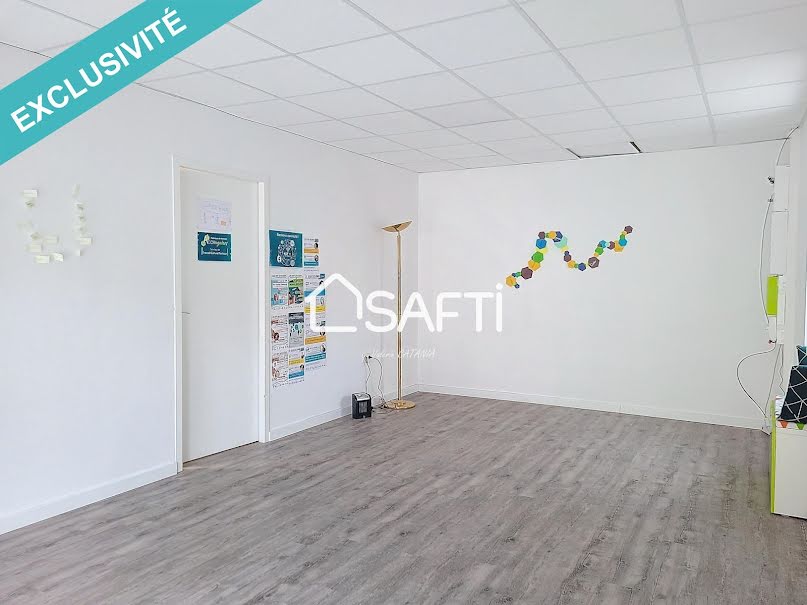 Vente locaux professionnels 6 pièces 90 m² à Saint-Laurent-du-Pont (38380), 206 000 €