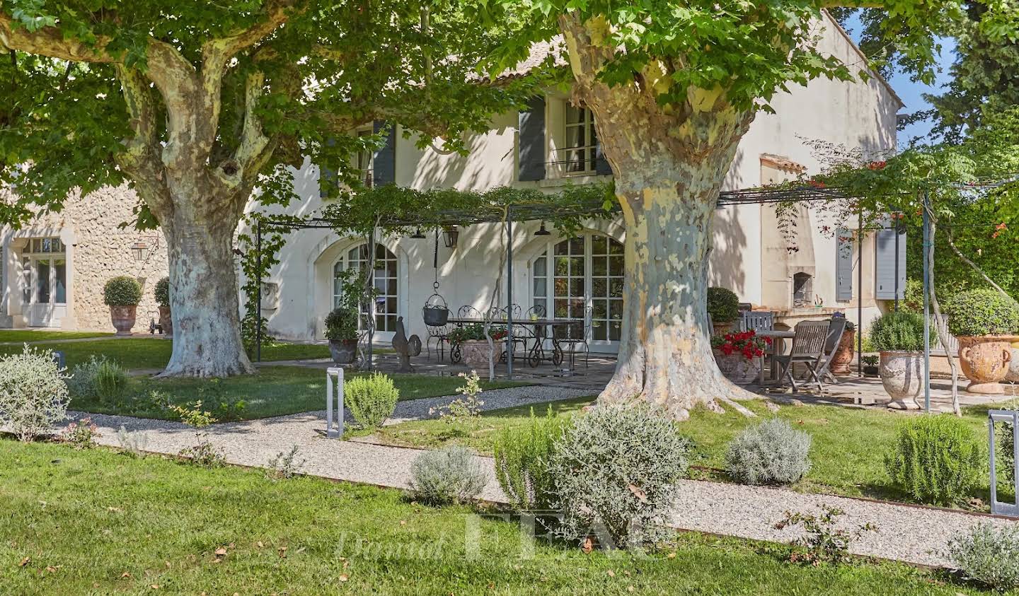 Property with pool and garden L'Isle-sur-la-Sorgue