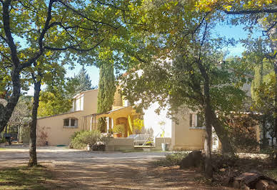 Maison avec piscine 3