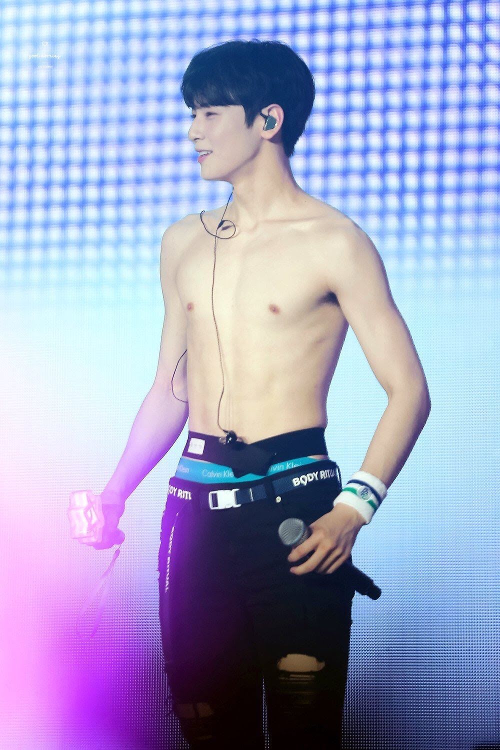 astro cha eunwoo abs 2