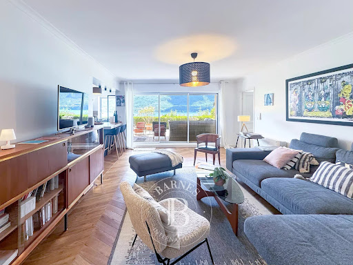 Apartment with terrace and pool 4