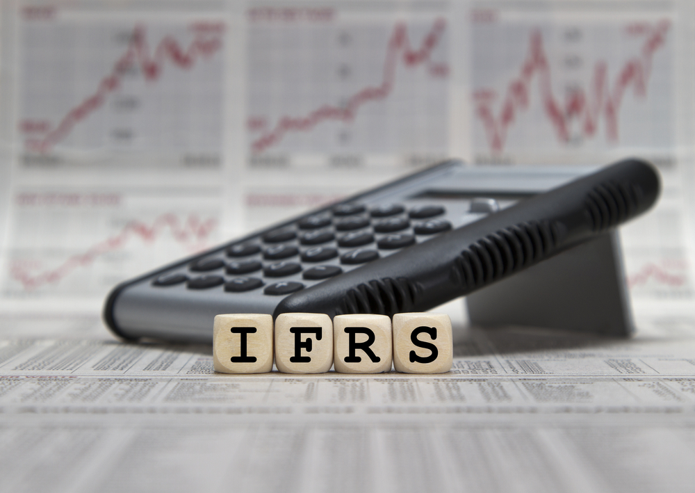 IFRS adalah standar acuan pembuatan laporan keuangan.