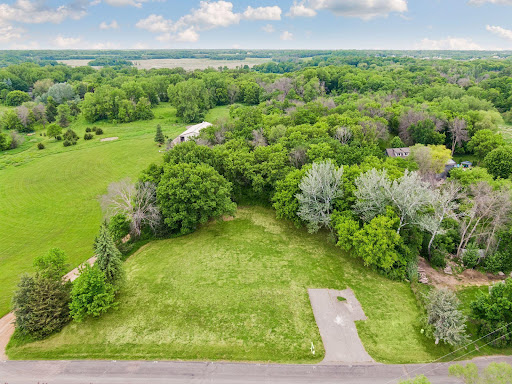 Vaste terrain arboré avec prairie verdoyante dans cette Maison de luxe à vendre à Minnetrista (1 719 983 € - 454 m²)