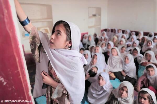 アフガニスタン現地レポート：女子中等教育の禁止で、アフガン経済に5億米ドルの損失～児童婚や人身売買のリスクも