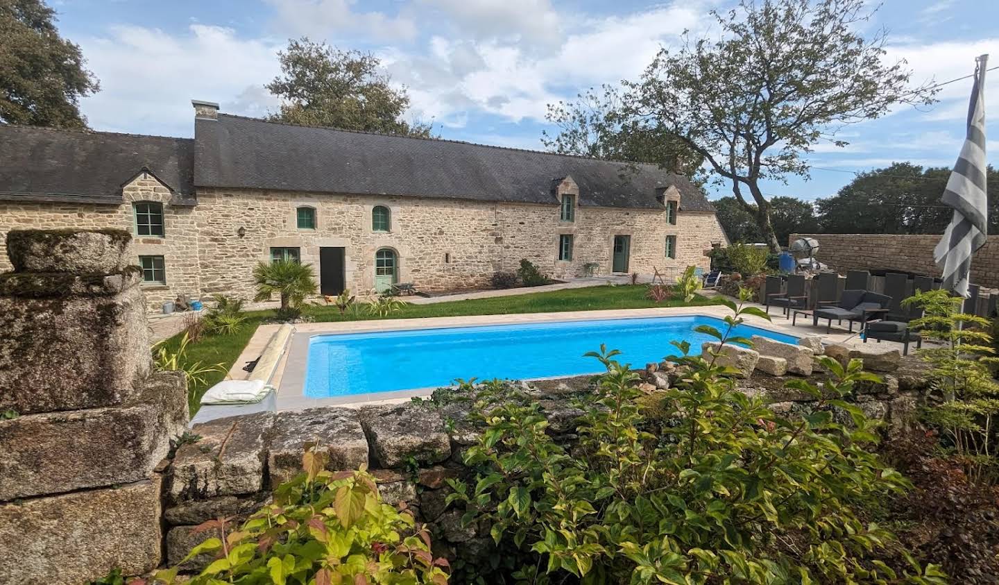 House with pool and garden Vannes