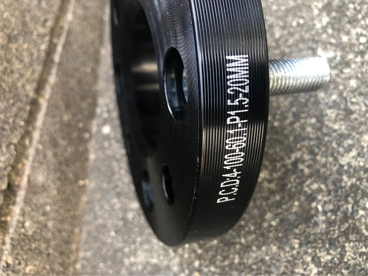 エッセのヴェゼルハイブリッド・ワイトレ・スペーサー取付け・スパッタゴールド80・アップガレージ横浜町田総本店に関するカスタム事例の投稿画像3枚目