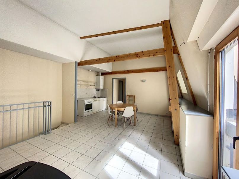 Location  appartement 1 pièce 46 m² à Saint-Flour (15100), 390 €