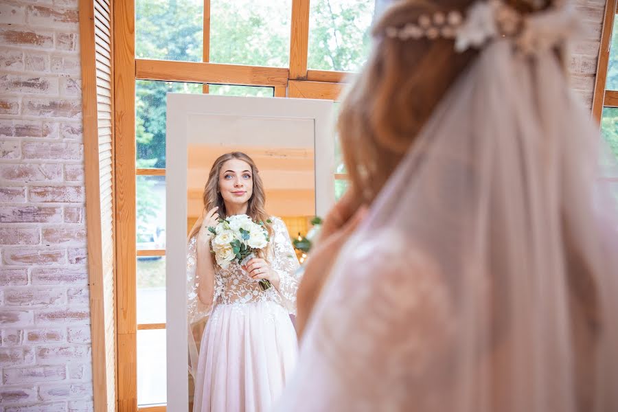 Wedding photographer Dmitriy Shirokopoyas (15081990). Photo of 17 April 2020