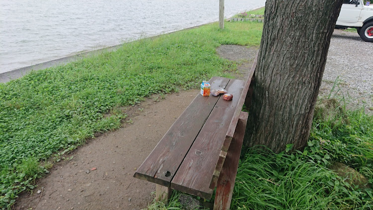 ジムニーのあのベンチ・琵琶湖・梅雨明けはまだ⁉️☔😓に関するカスタム事例の投稿画像4枚目
