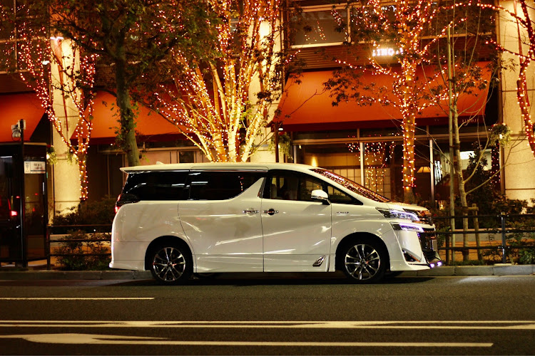 ヴェルファイアのコレド室町・ウェンディーズ・JAROってなんじゃろ？に関するカスタム事例の投稿画像3枚目