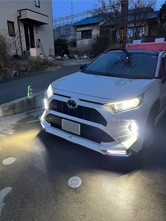 RAV4のグリル交換・DIY・シーケンシャルウインカー・フォグライト交換・RAV4に関するカスタム事例の投稿画像5枚目