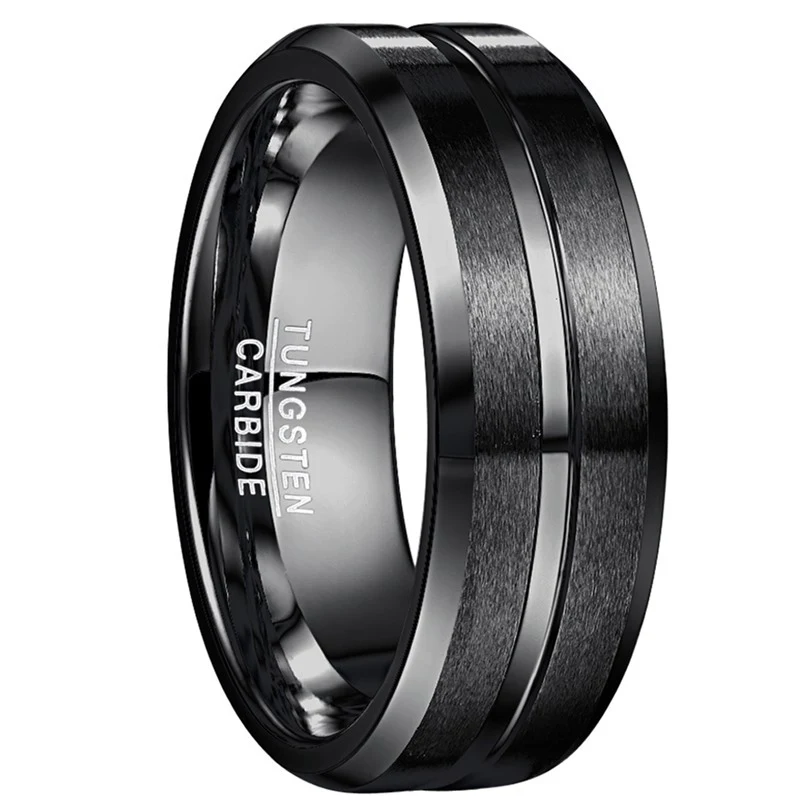 Bague homme 8mm surface givrée, rainure centrale, électroplacage noir. Élégance intemporelle et style masculin affirmé.