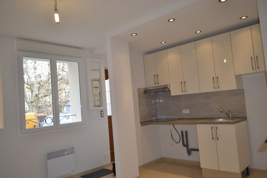 Vente maison 3 pièces 74 m² à Rians (83560), 155 000 €