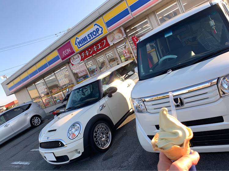ミニ クーパーS クラブマンのいつもイイね＆コメントありがとうございます🙇‍♀️🍀・フォロワーさんに感謝✨・やっと6台揃ったね❣️・いつメンさん ありがと💕・すべての人にエールを🍀に関するカスタム事例の投稿画像3枚目