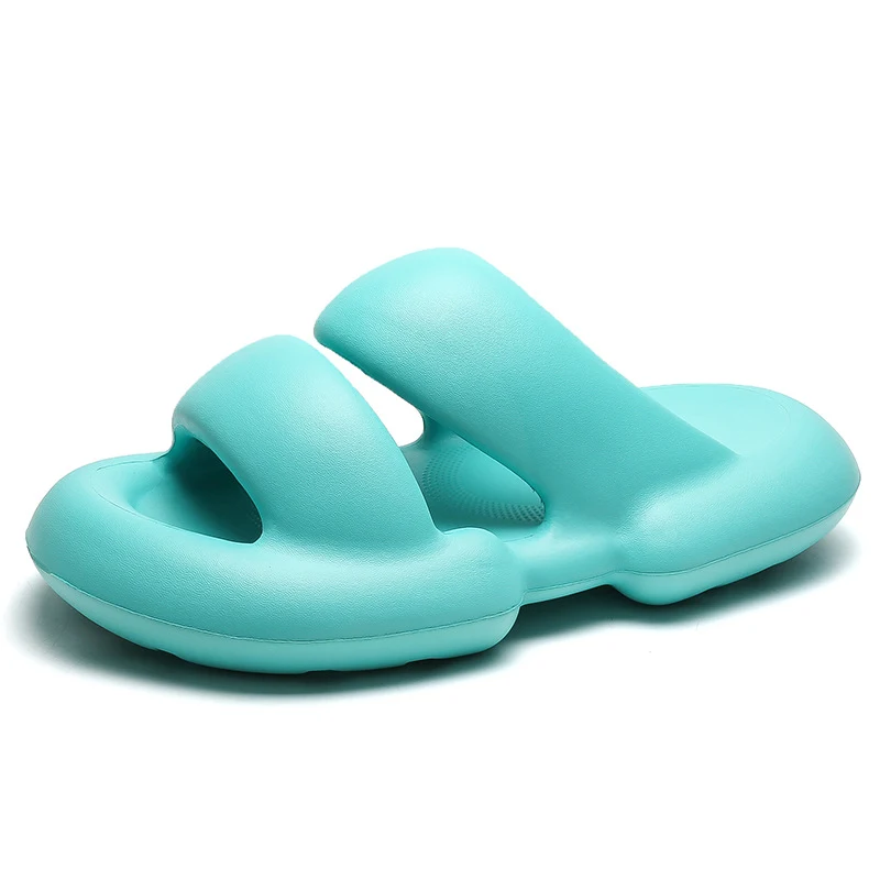 Sandales Slip On pour l'été Confort et style pour vos journées ensoleillées. Idéales pour la plage, la piscine ou se détendre. Faciles à enfiler.