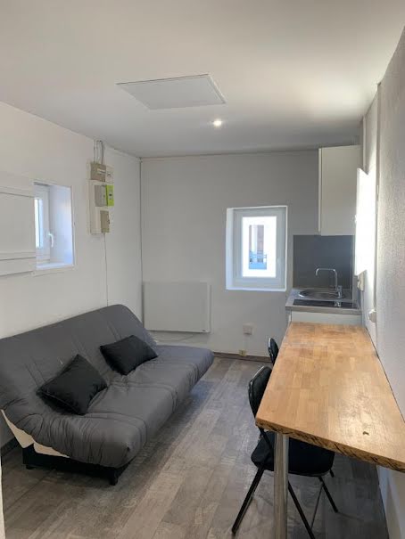 Location meublée appartement 1 pièce 12 m² à Nimes (30000), 360 €