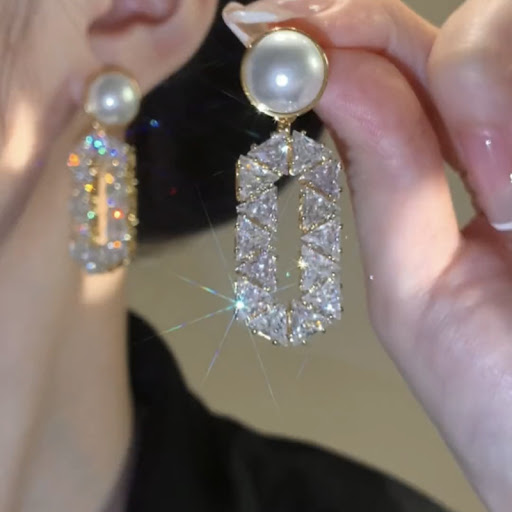 Title 3, Oval Full Diamond Eardrops Special-interest Des...
