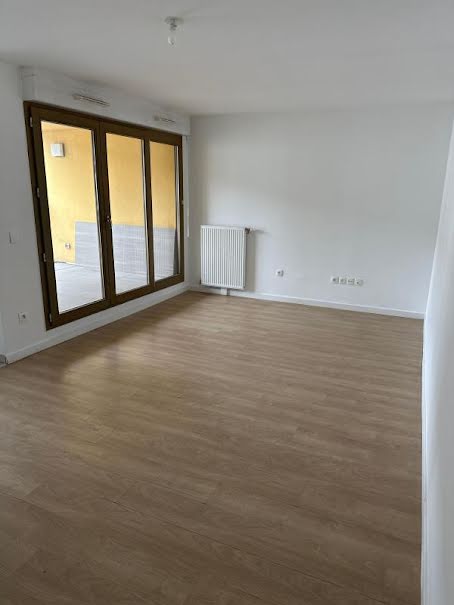 Location  appartement 3 pièces 67 m² à Saint-Denis (93200), 1 200 €