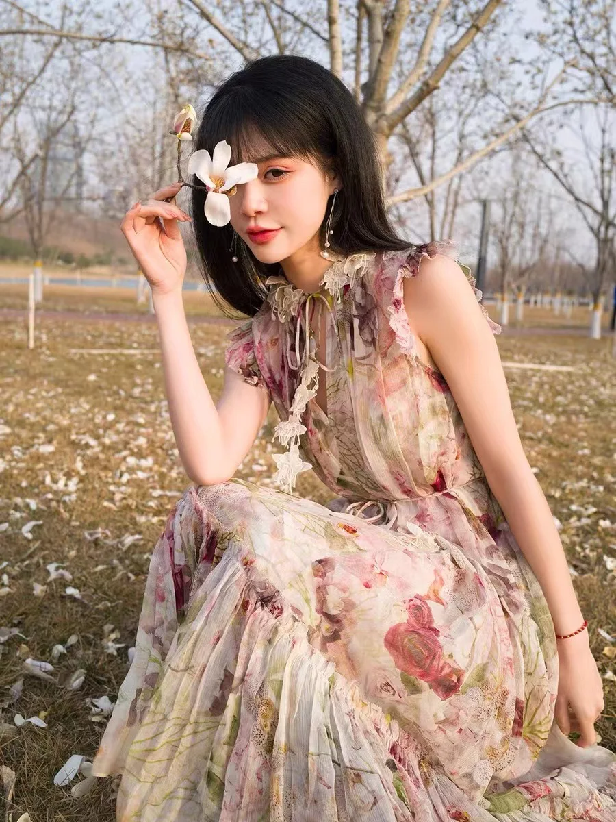 Title 3, Elegante Vestido de Mariposas con Estampado Flo...