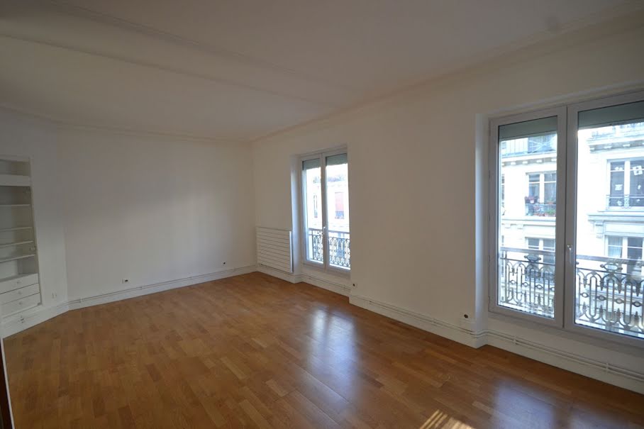 Vente appartement 2/3 pièces 67 m² à Paris 10ème (75010), 569 000 €