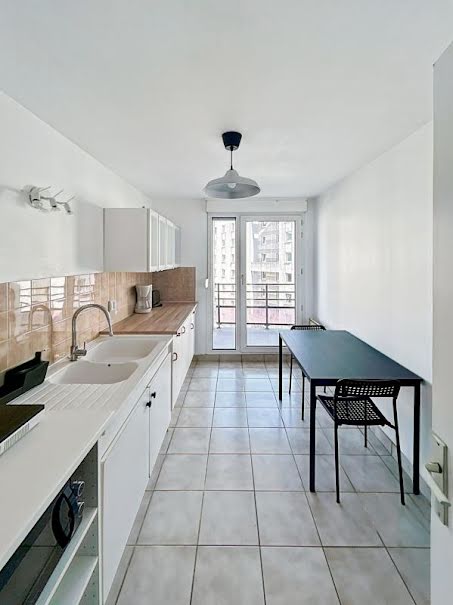 Location meublée appartement 3 pièces 72 m² à Lyon 8ème (69008), 1 300 €