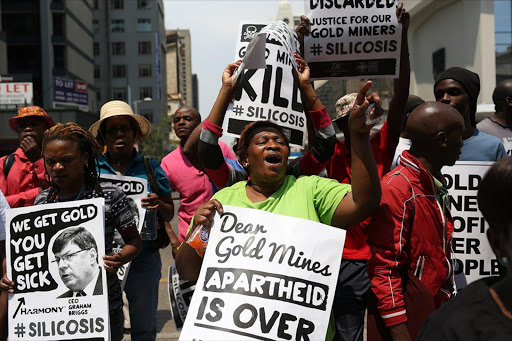 Protesters voice their opinions outside the high court in Johannesburg during the case between gold mining companies and miners who had contracted silicosis. File picture: ALON SKUY