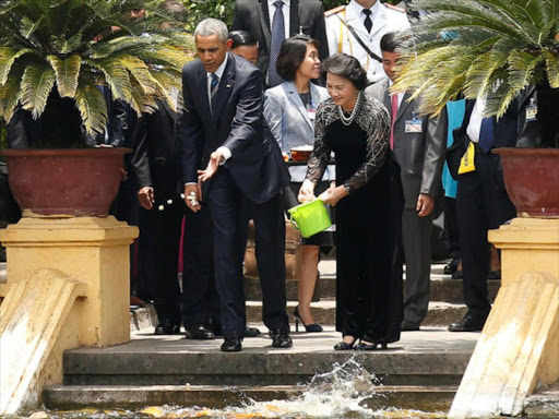 U.S. President Barack Obama (L) and Vietnam's National Assembly Chairwoman Nguyen Thi Kim Ngan feed fish in a pond, in the gardens of the presidential palace in Hanoi, Vietnam May 23, 2016. REUTERS