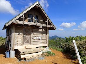 丈競山小屋