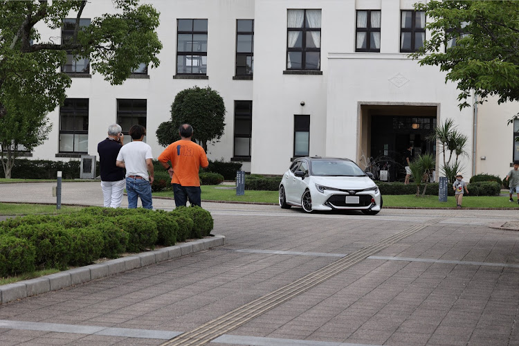 カローラスポーツのC-HR・カメ活・安土城考古博物館・豊郷小学校旧校舎群に関するカスタム事例の投稿画像6枚目