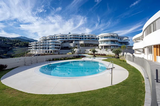 Apartment with pool 3