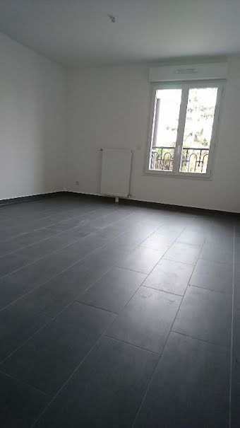 Location meublée appartement 1 pièce 26 m² à Noisy-le-Grand (93160), 675 €