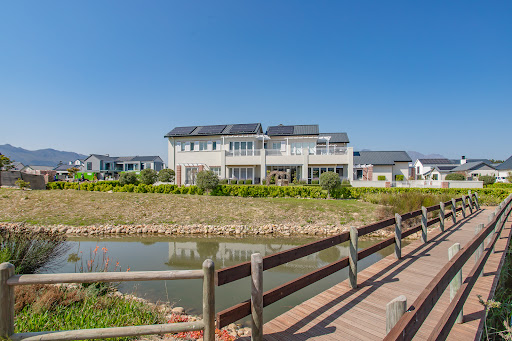 House with pool and garden 3