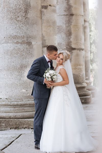 Fotógrafo de casamento Olya Naumchuk (olganaumchuk). Foto de 13 de dezembro 2019