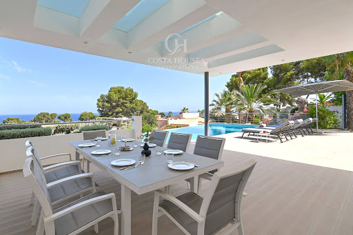 Villa avec piscine et terrasse 5