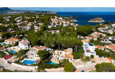 Villa with garden and terrace 3