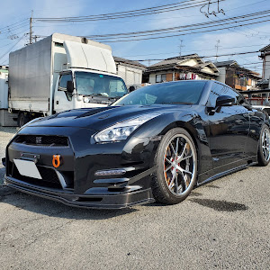 NISSAN GT-R