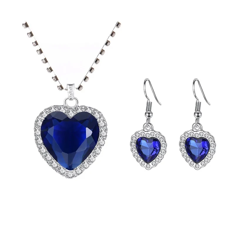 Collana con pendente Ocean Heart Blue Love, un regalo intelligente. Design unico che simboleggia amore e connessione. Perfetta per esprimere affetto.